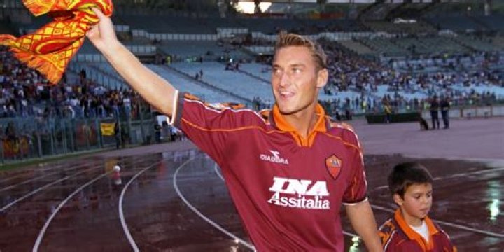 Exploring The Life And Love Of Francesco Totti's Partner