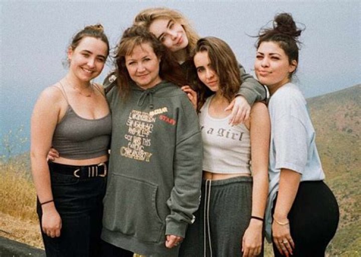 Unveiling The Carpenter Clan: Who Are Sabrina Carpenter's Siblings?