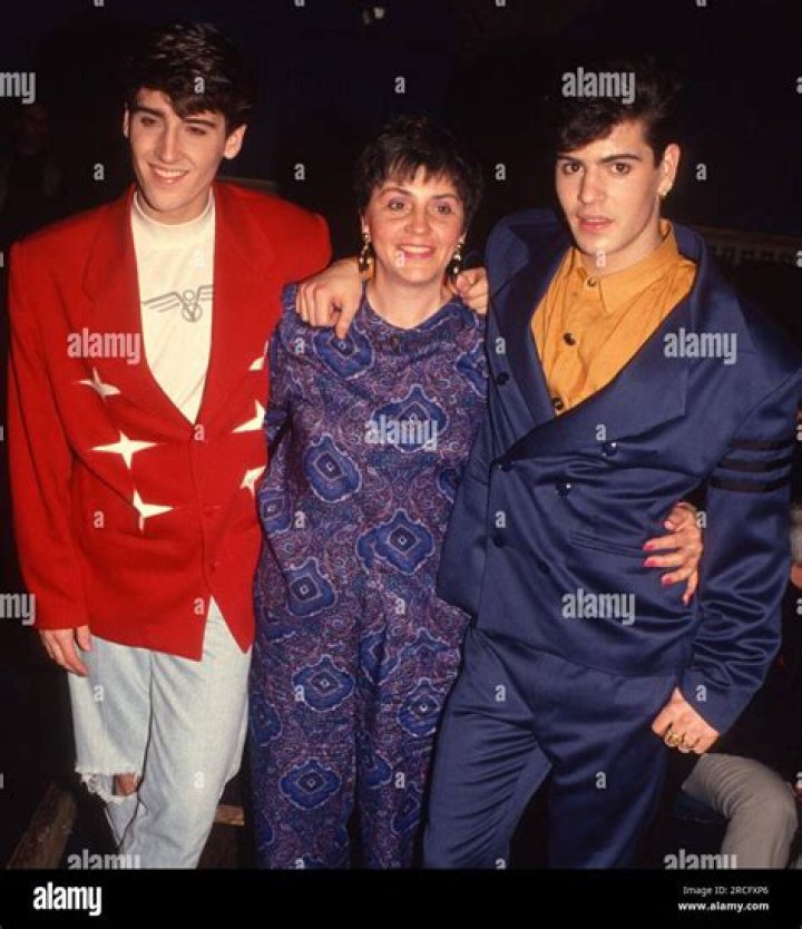 Who Is Older: Jonathan Or Jordan Knight? The Age Comparison Revealed
